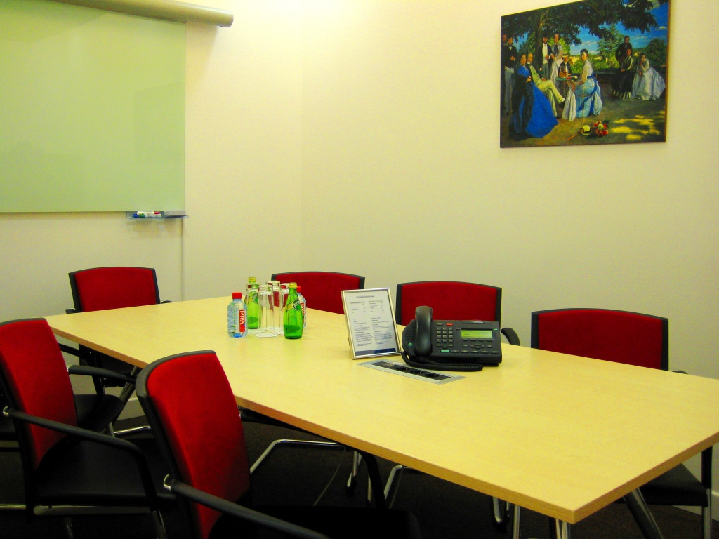 Meeting room for 4-7 persons